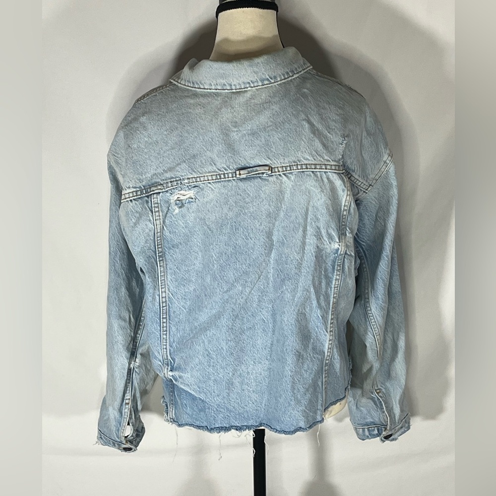 We The Free People Light Wash Blue Distressed Raw Hem Cropped Denim Jacket Med - Picture 6 of 9
